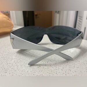 silver , star on the side